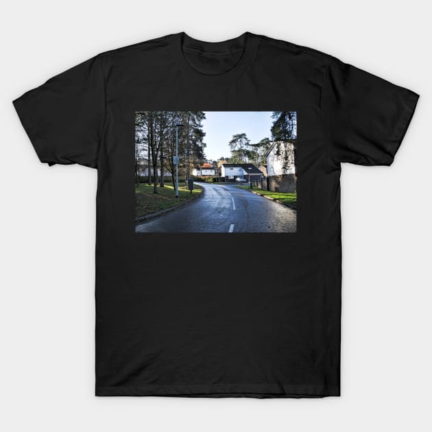 Beautiful houses - Living in a postcard T-Shirt by fantastic-designs